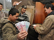 Узбекских мигрантов обяжут в течение двух месяцев после прекращения трудового договора вернуться на родину