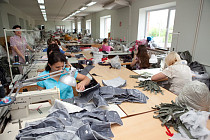 В Таджикистане наладят выпуск одежды из узбекского трикотажа